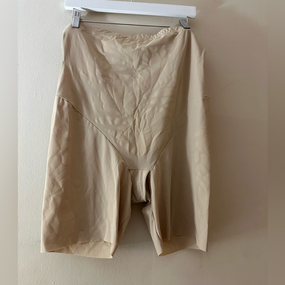 Maidenform Other - Woman tan shaper